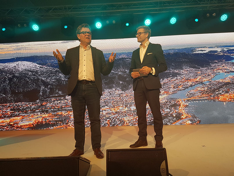 Foto: Kredinors adm. direktør, Tor Berntsen og konferansierer Svein Tore Bergestuen